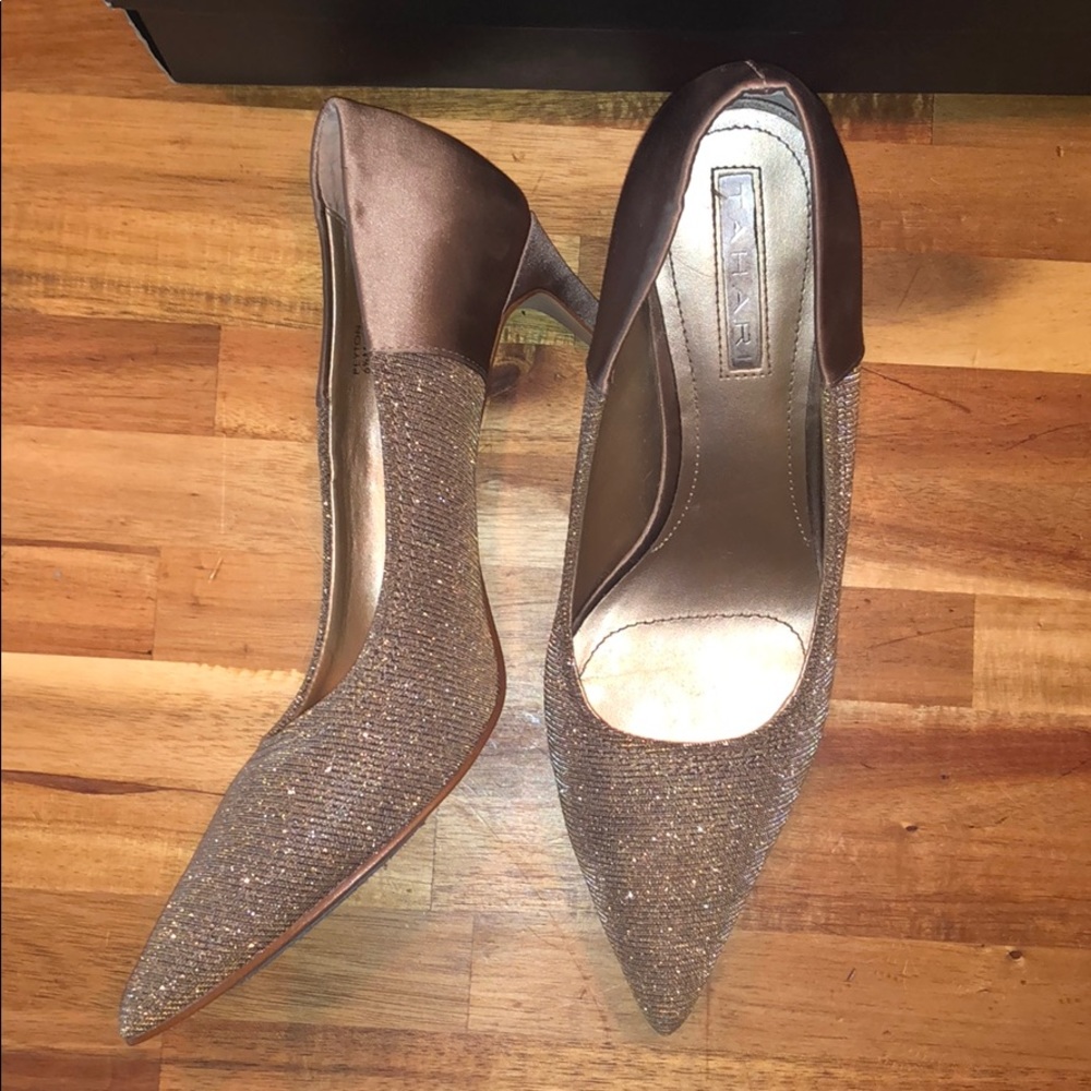 Tahari gold pumps